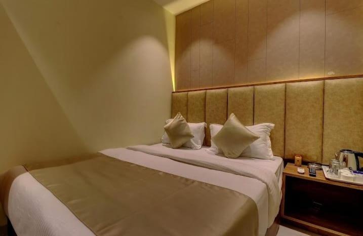 Hotel Amber Suite Near Mumbai Airport Exteriör bild